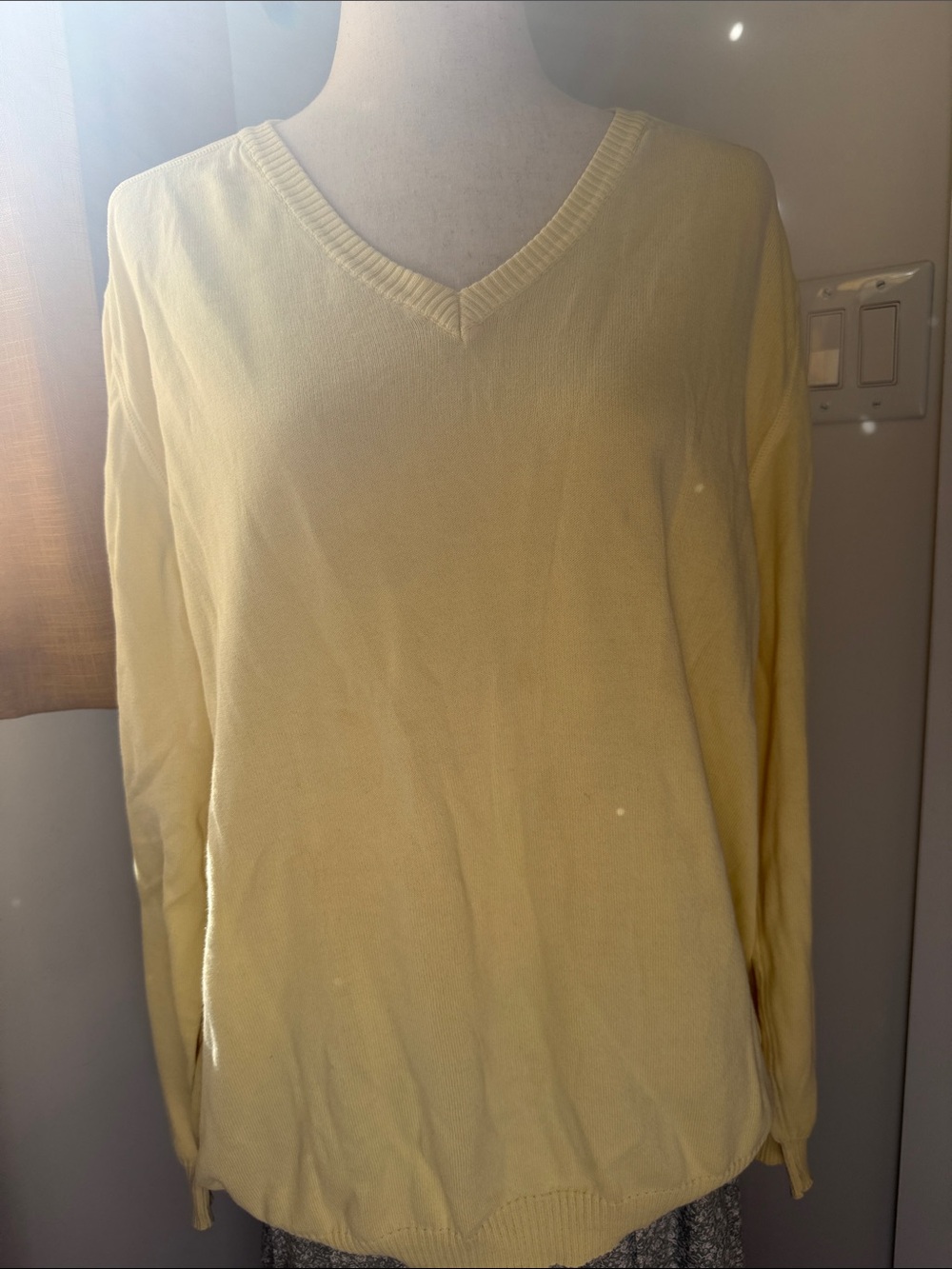 Women's Pale Yellow V-Neck Sweater - Lightweight Everyday Pullover